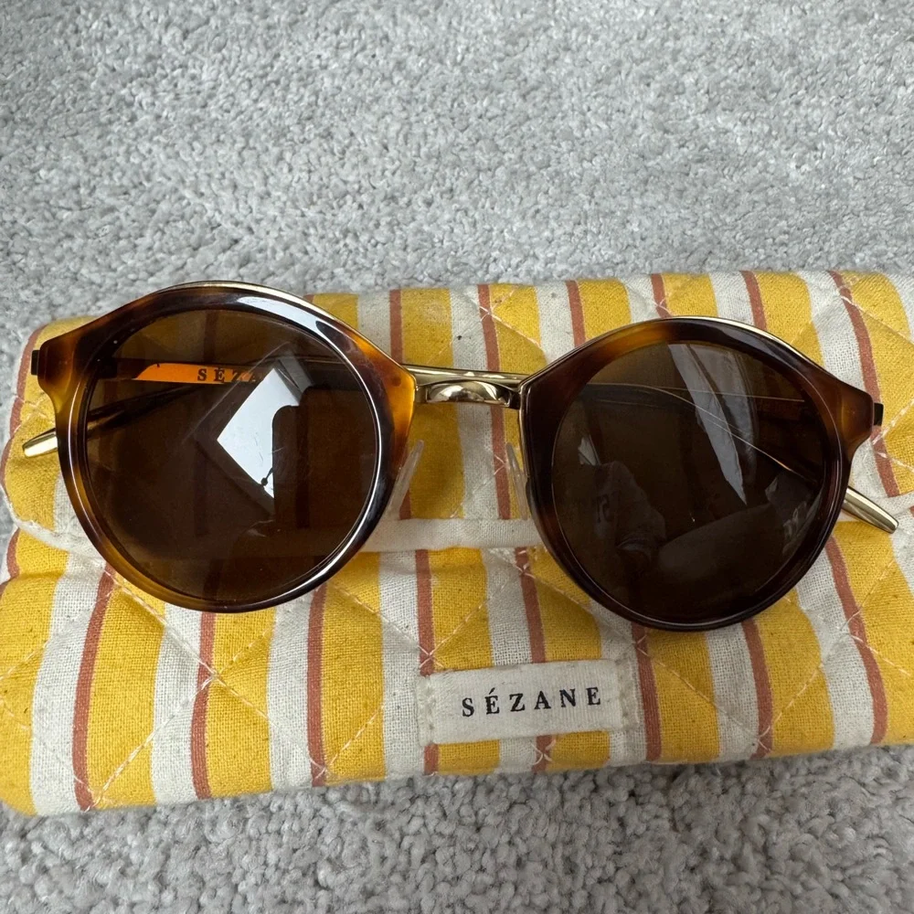 Sézane Tortoiseshell Round Sunglasses with Gold frame and soft case - Picture 1 of 4